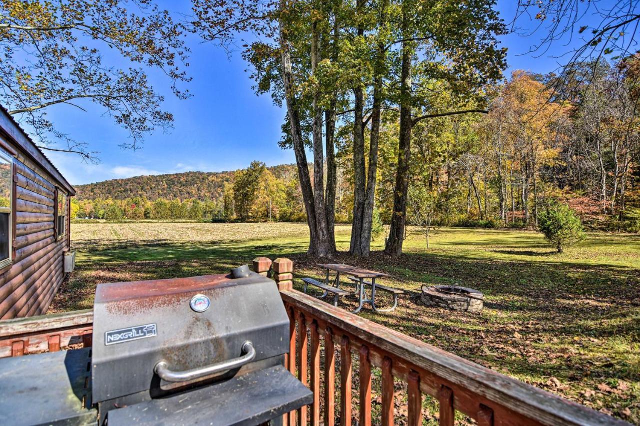 Rural Cabin Hideaway With Fire Pit And Mtn Views! Parsons Buitenkant foto